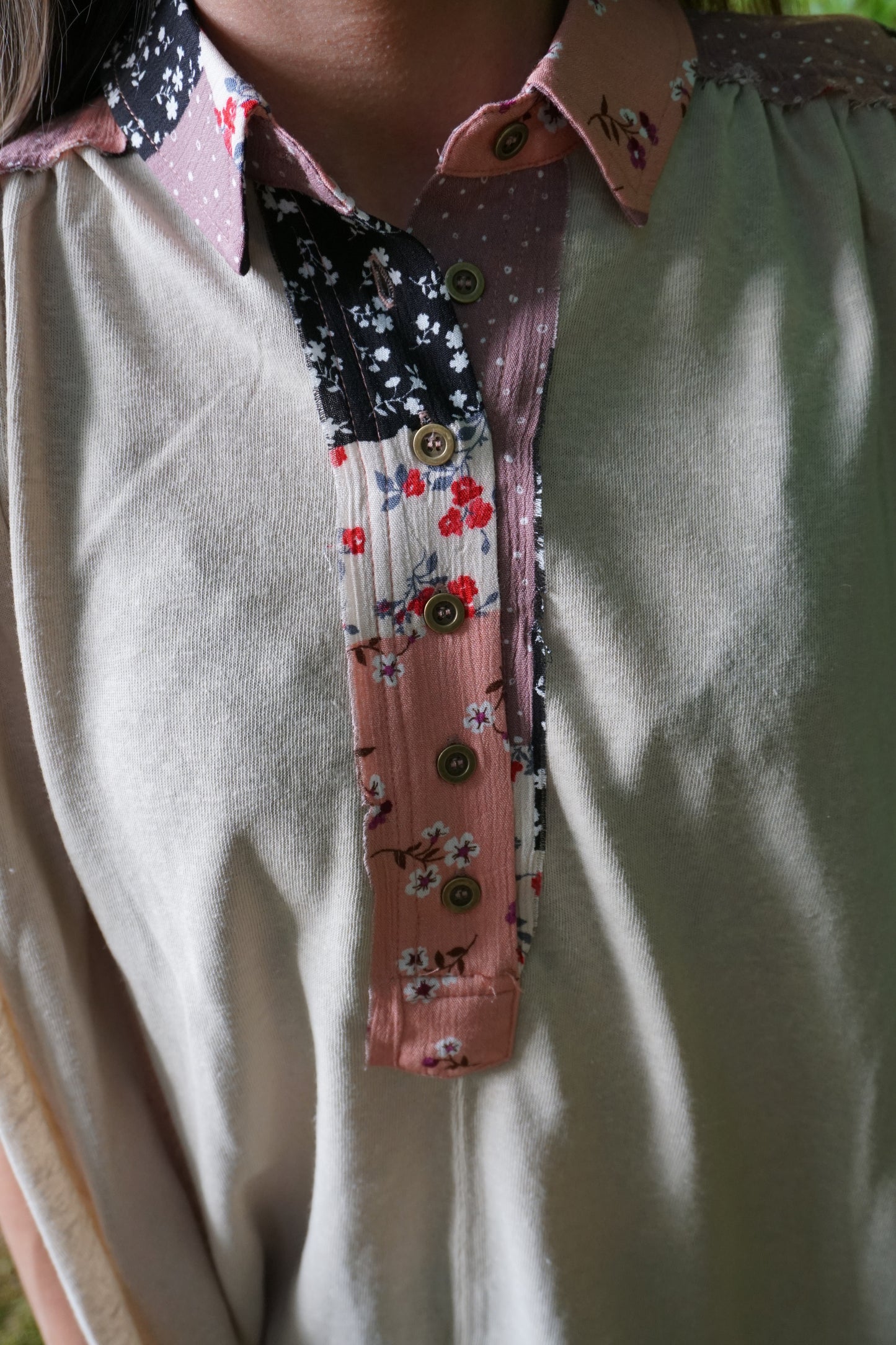 Top con vuelo floral
